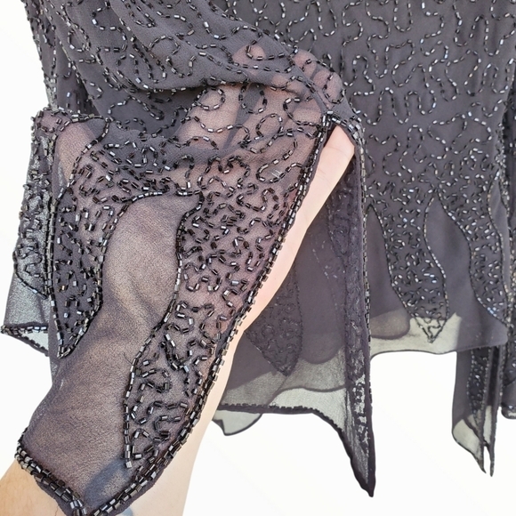 JKARA NY sz L black beaded blouse top flare sleeve scoop V neck angle hem - Picture 4 of 13